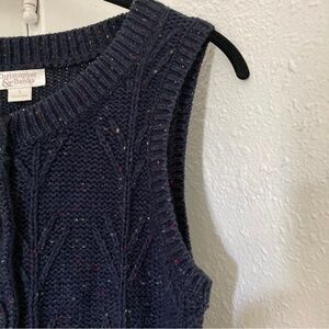 Vintage sweater vest in dark navy w/ knitted buttons S/XS